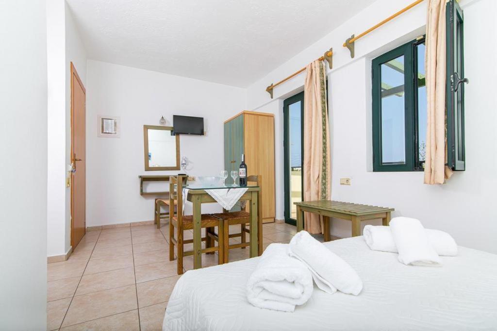 Dionysos Apartments & Studios Stalida エクステリア 写真