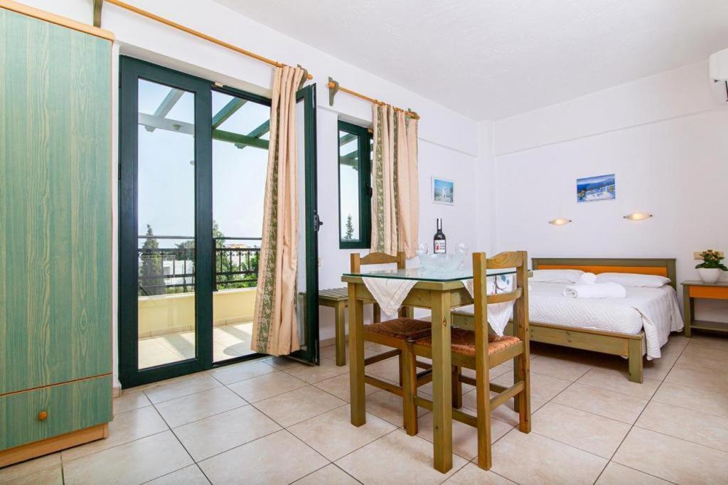 Dionysos Apartments & Studios Stalida エクステリア 写真